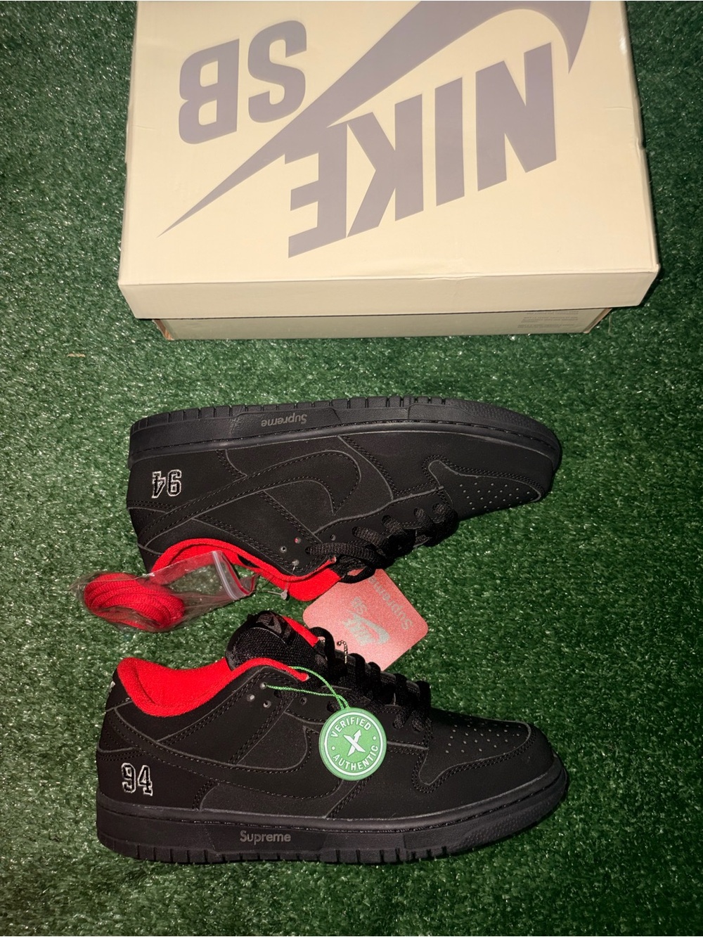 Nike Sb Dunks Black Supremes 2025 Size 9
Mens